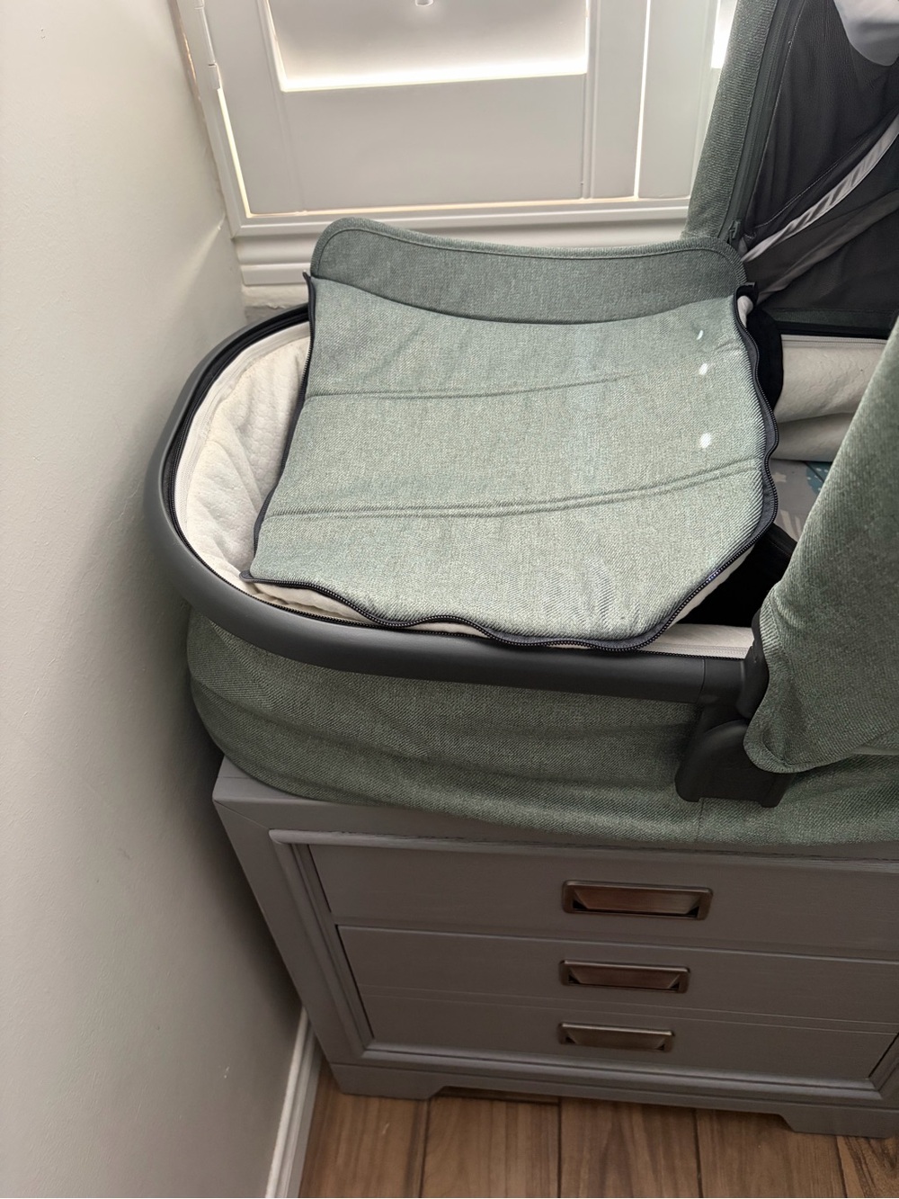 UPPAbaby Convertible Bassinet in Sage Green - Picture 2 of 7